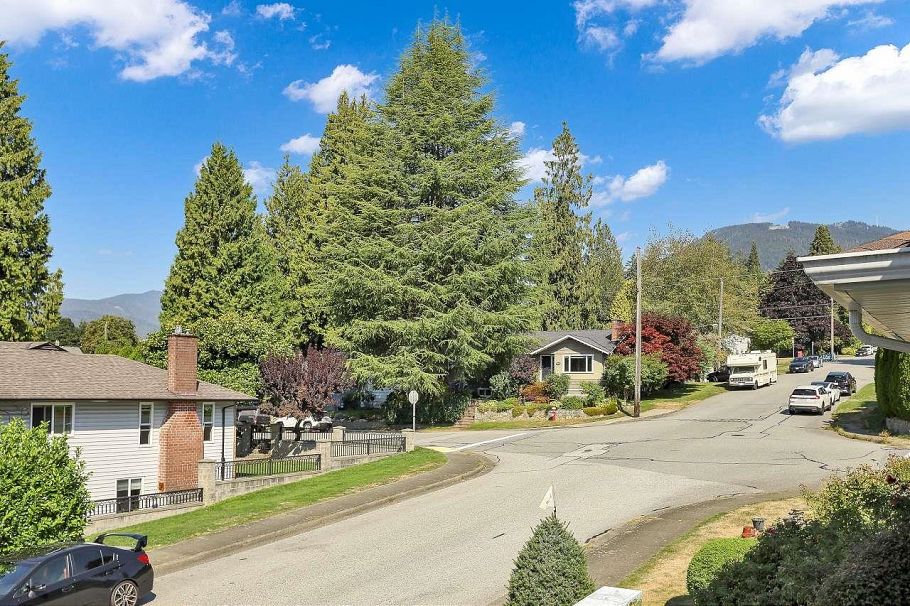 203 E 26th Street North Vancouver, BC - 39