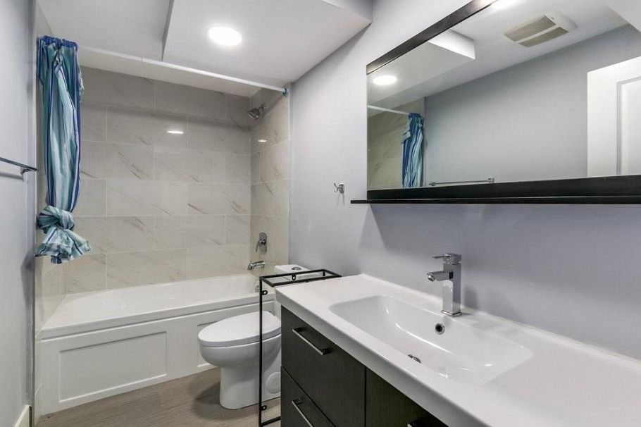 778 E 52nd Avenue Vancouver, BC - 17