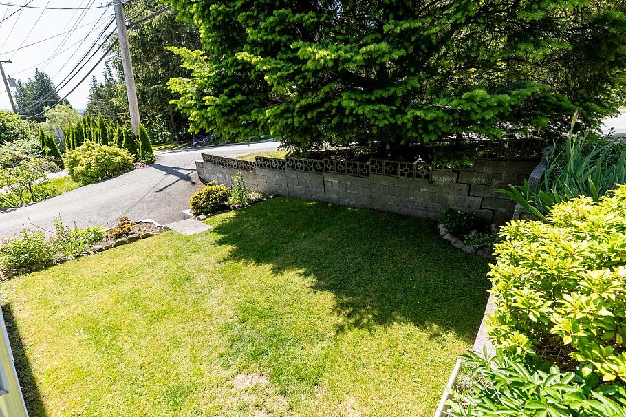 4370 Mountain Highway North Vancouver, BC - 9