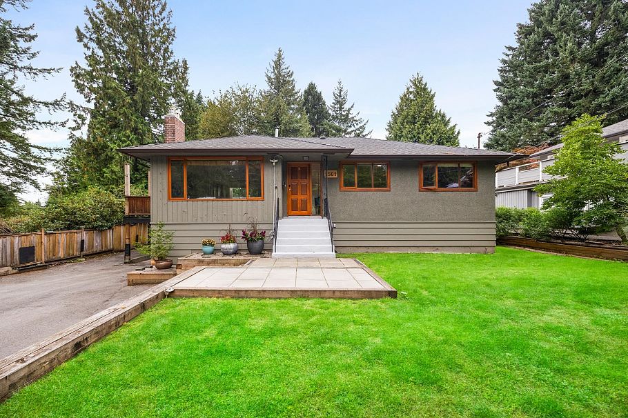 1561 Merlynn Crescent North Vancouver, BC - 2