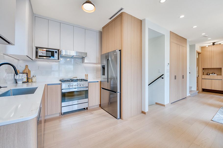 2 968 E 55th Avenue Vancouver, BC - 29