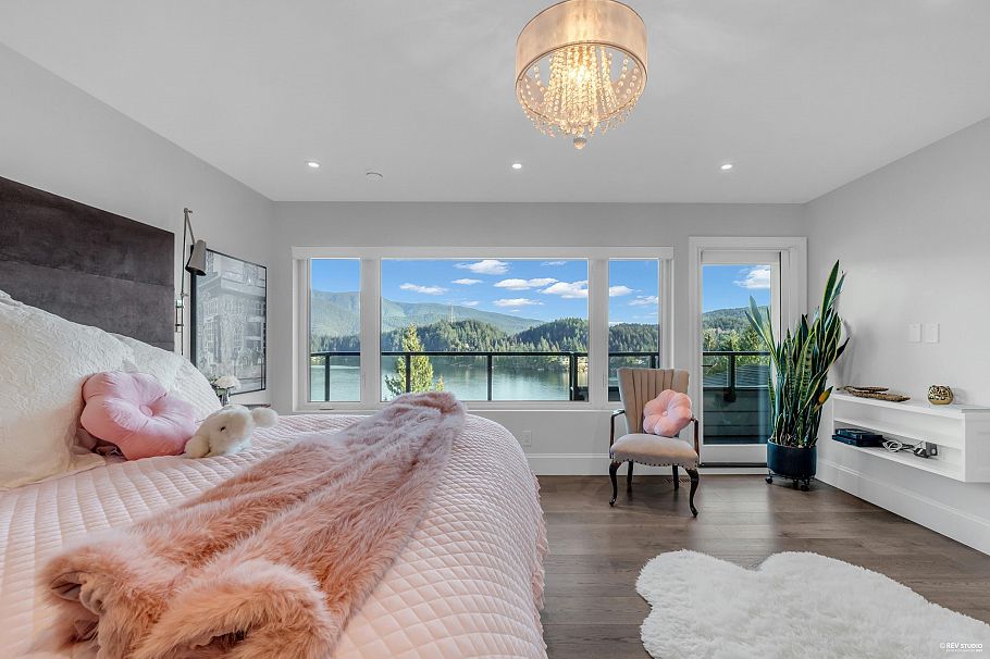 1812 Cardinal Crescent North Vancouver, BC - 15