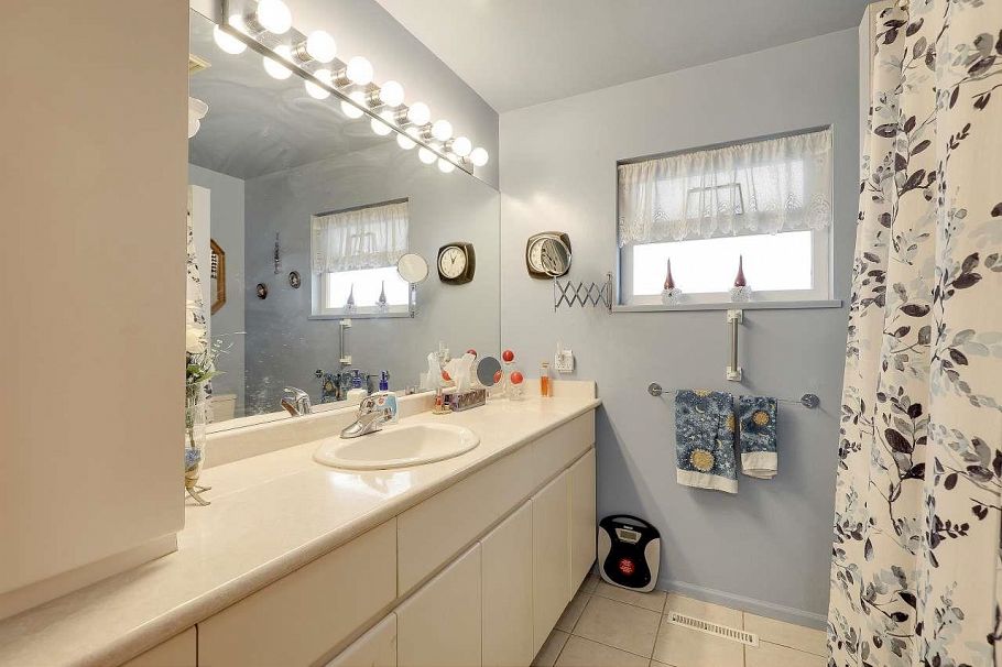 203 E 26th Street North Vancouver, BC - 17