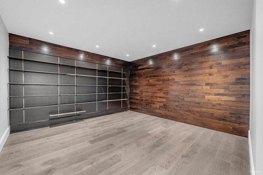 1812 Cardinal Crescent North Vancouver, BC - 24