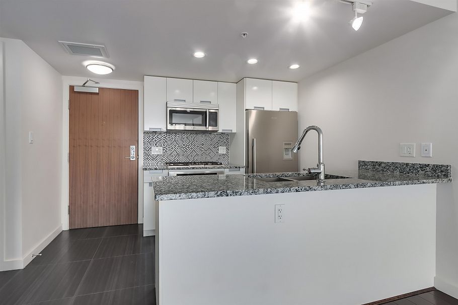 768 2080 W Broadway Vancouver, BC - 3