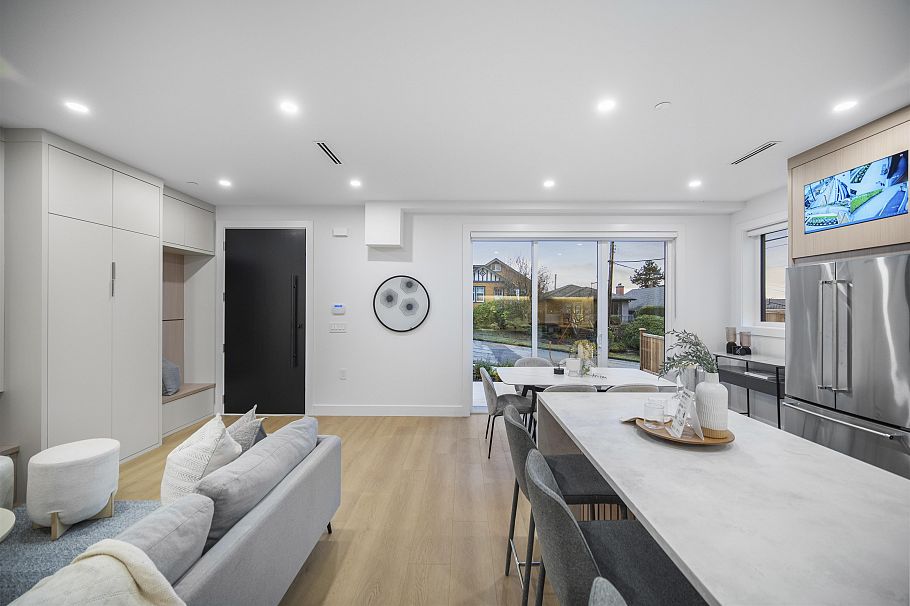 1 3623 Triumph Street Vancouver, BC - 4