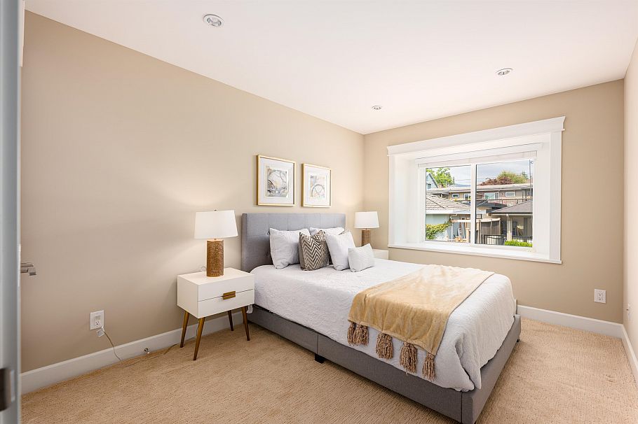 320 E Keith Road North Vancouver, BC - 27