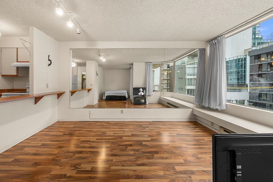 307 1330 Hornby Street Vancouver, BC - 9
