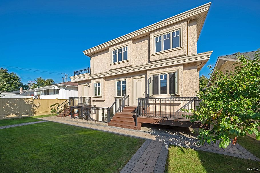 6633 Neal Street Vancouver, BC - 2