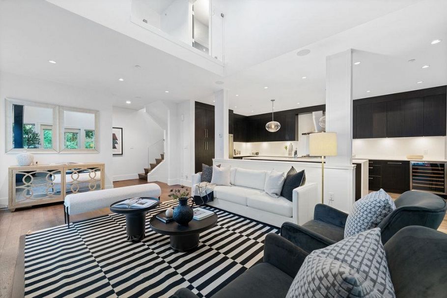 3761 Edgemont Boulevard North Vancouver, BC - 4