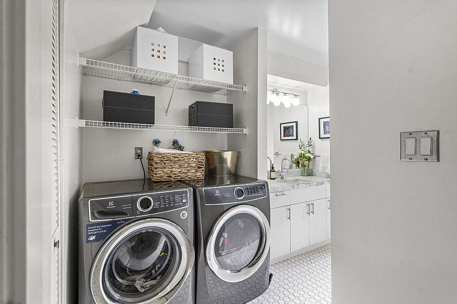 1365 W 7th Avenue Vancouver, BC - 13