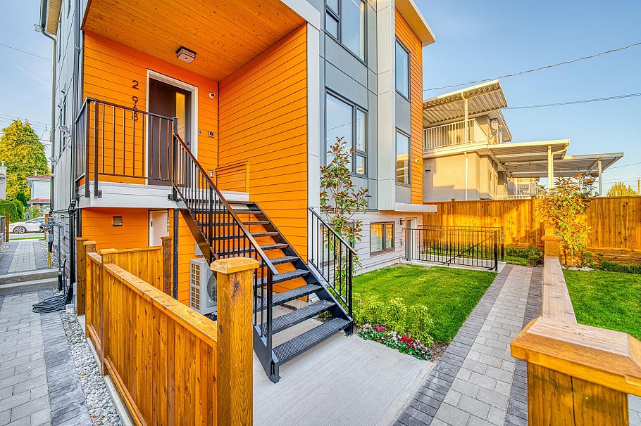 2 968 E 55th Avenue Vancouver, BC - 27