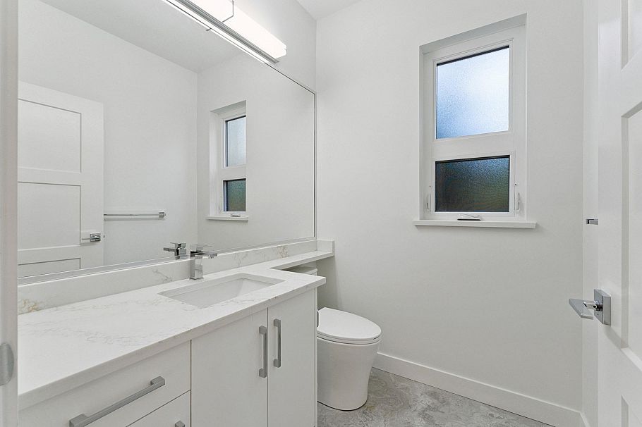 842 St. Denis Avenue North Vancouver, BC - 10