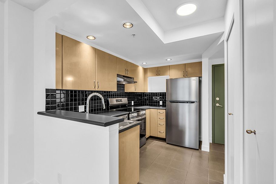 303 1688 Robson Street Vancouver, BC - 13