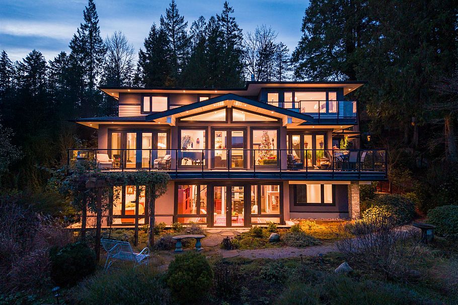 1812 Cardinal Crescent North Vancouver, BC - 1