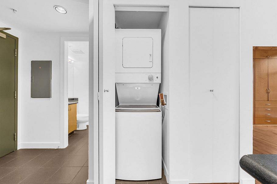 303 1688 Robson Street Vancouver, BC - 17