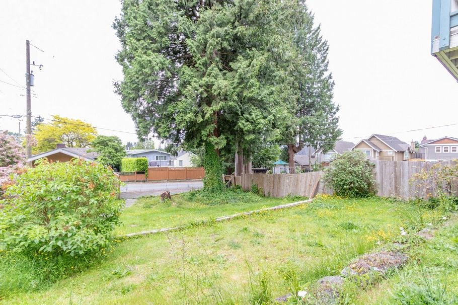 341 W 24th Street North Vancouver, BC - 26