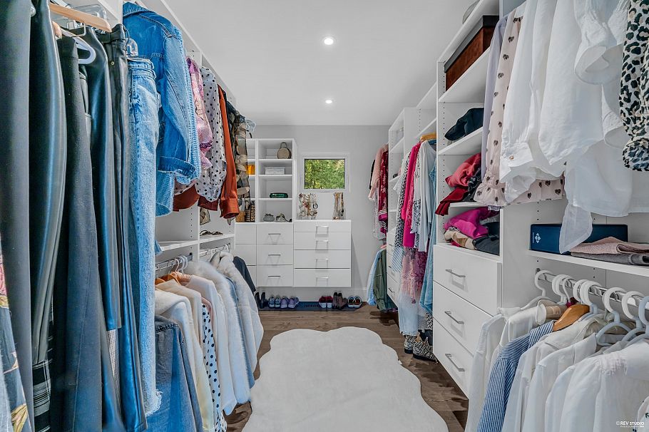 1812 Cardinal Crescent North Vancouver, BC - 17