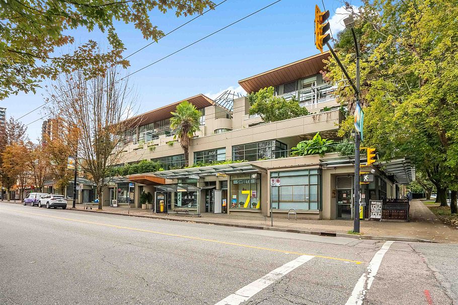 303 1688 Robson Street Vancouver, BC - 32