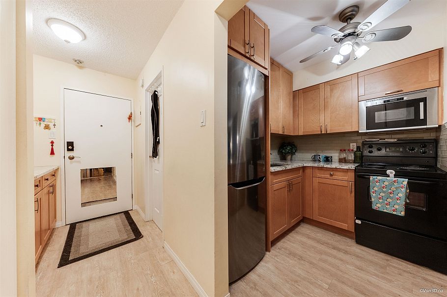 210 1545 E 2nd Avenue Vancouver, BC - 3