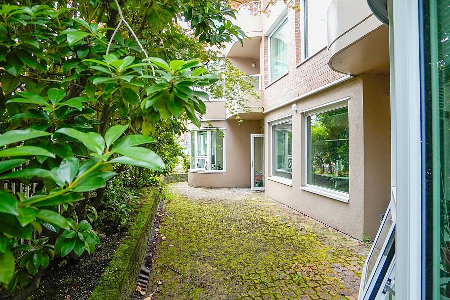 101 1845 Robson Street Vancouver, BC - 2