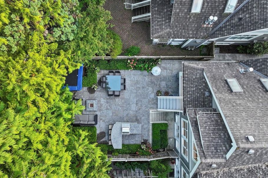 3761 Edgemont Boulevard North Vancouver, BC - 40