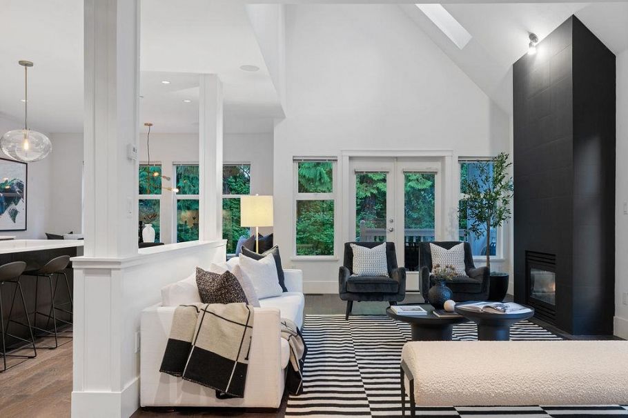 3761 Edgemont Boulevard North Vancouver, BC - 3