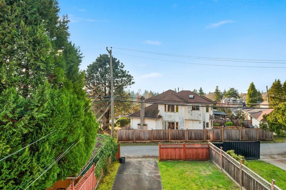 7475 West Boulevard Vancouver, BC - 4