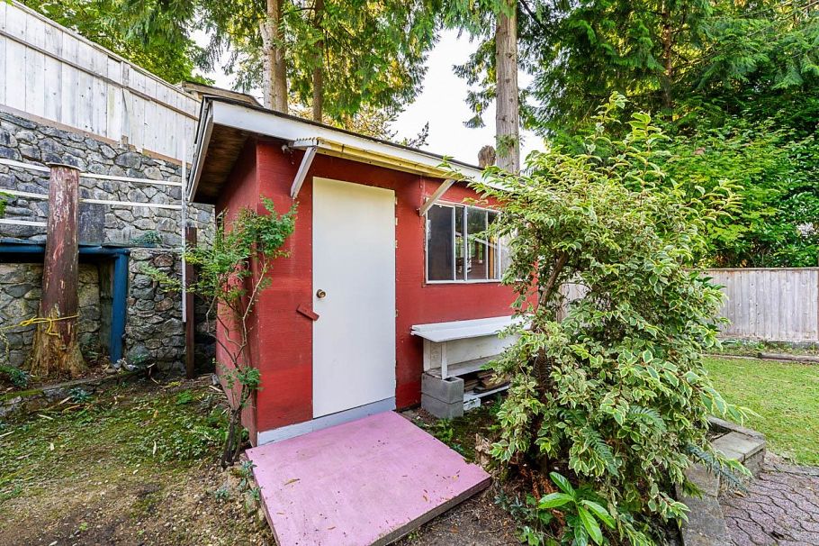 723 Handsworth Road North Vancouver, BC - 32