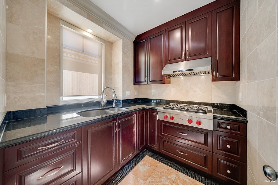 6633 Neal Street Vancouver, BC - 12