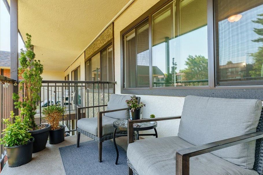 301 155 E 5th Street North Vancouver, BC - 1