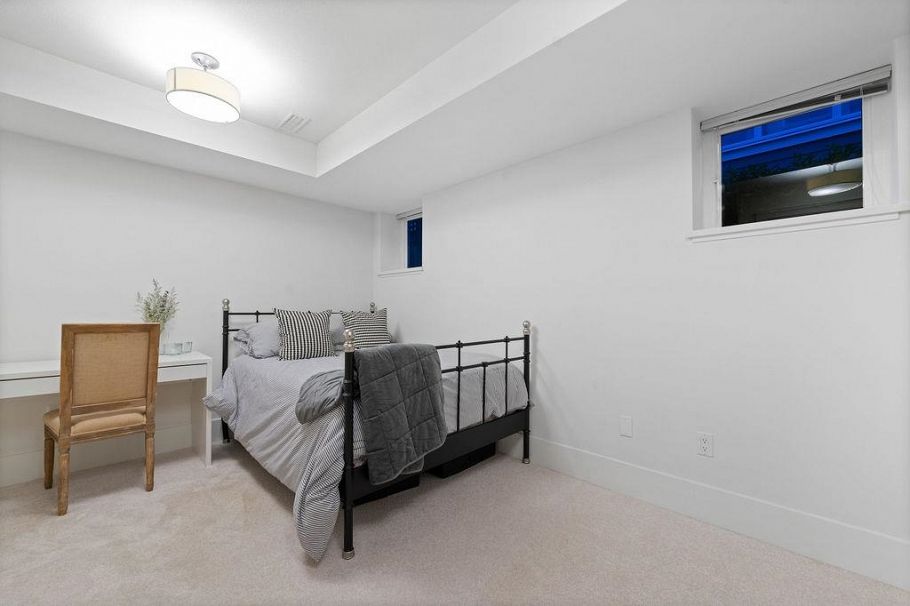 3761 Edgemont Boulevard North Vancouver, BC - 35