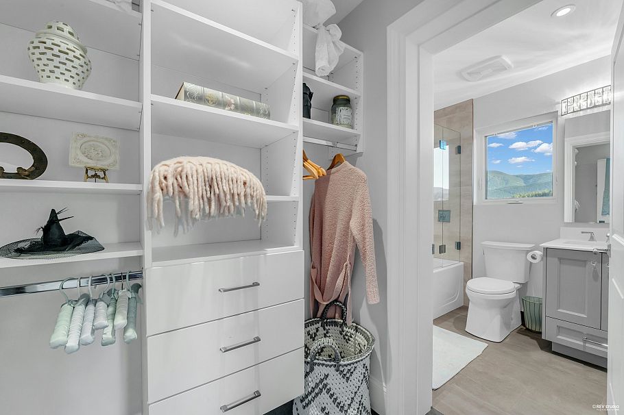 1812 Cardinal Crescent North Vancouver, BC - 21