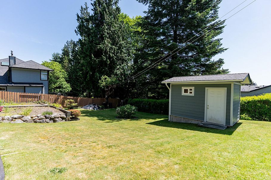 4370 Mountain Highway North Vancouver, BC - 12