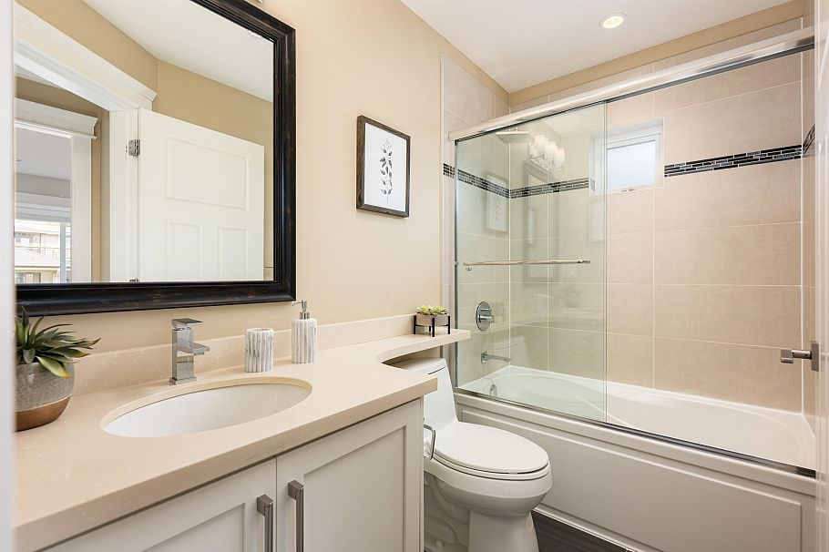 320 E Keith Road North Vancouver, BC - 28