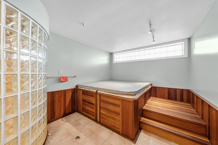 1426 W 48th Avenue Vancouver, BC - 22