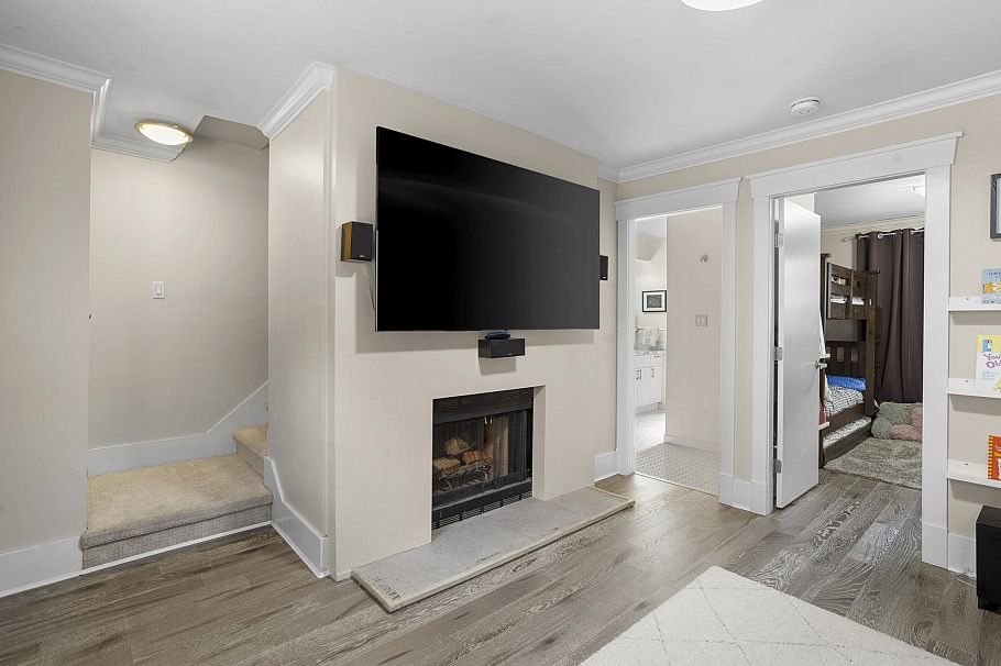 1365 W 7th Avenue Vancouver, BC - 12