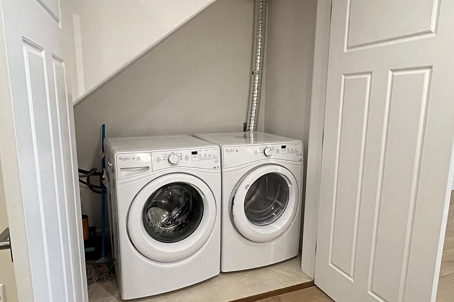 320 E Keith Road North Vancouver, BC - 35