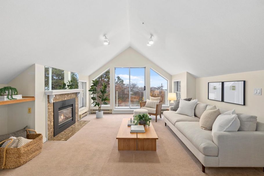 3274 W 1st Avenue Vancouver, BC - 1