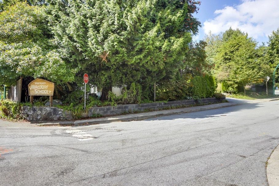 2701 St. Christophers Road North Vancouver, BC - 35