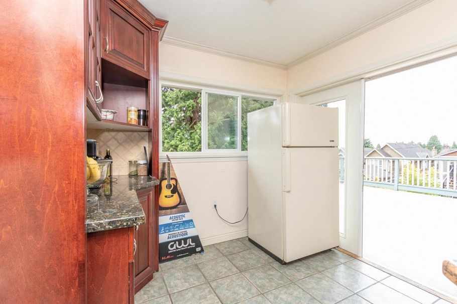 341 W 24th Street North Vancouver, BC - 9