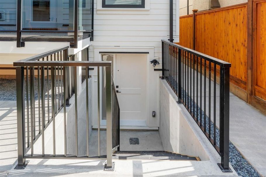 2 1243 Nootka Street Vancouver, BC - 32