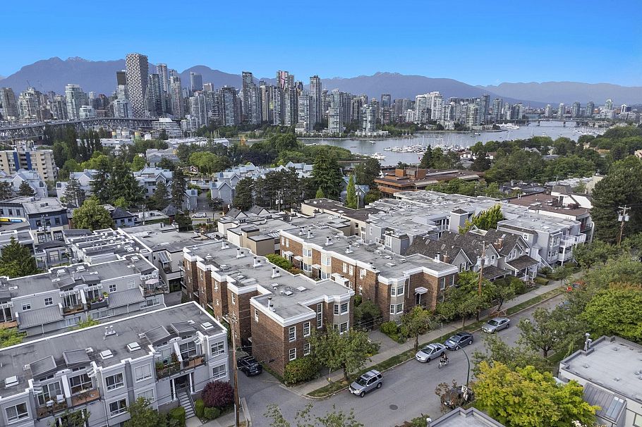 1365 W 7th Avenue Vancouver, BC - 19