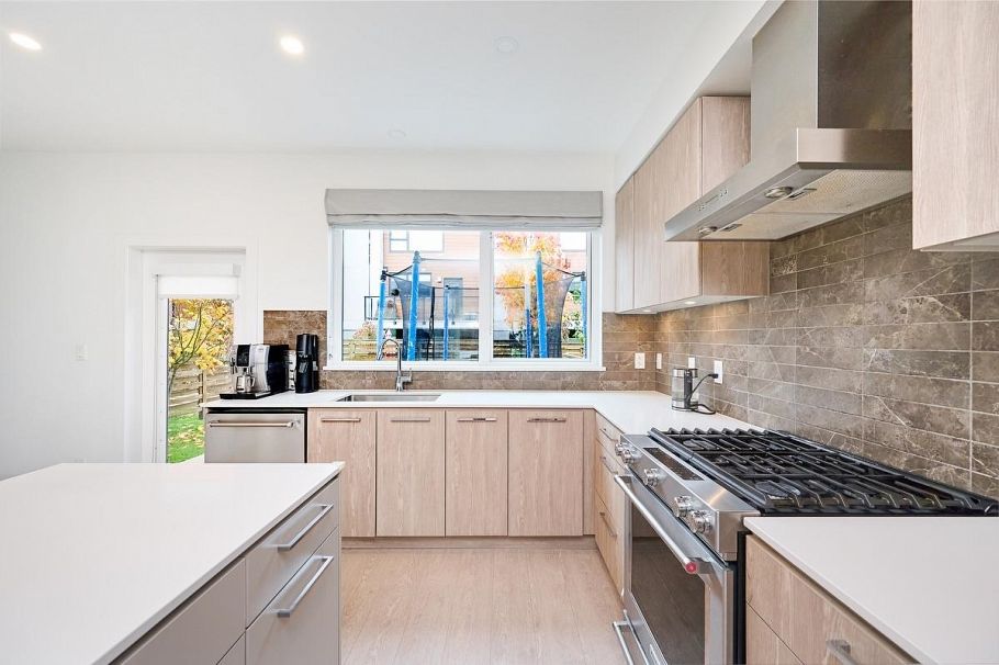 30 3597 Malsum Drive North Vancouver, BC - 6