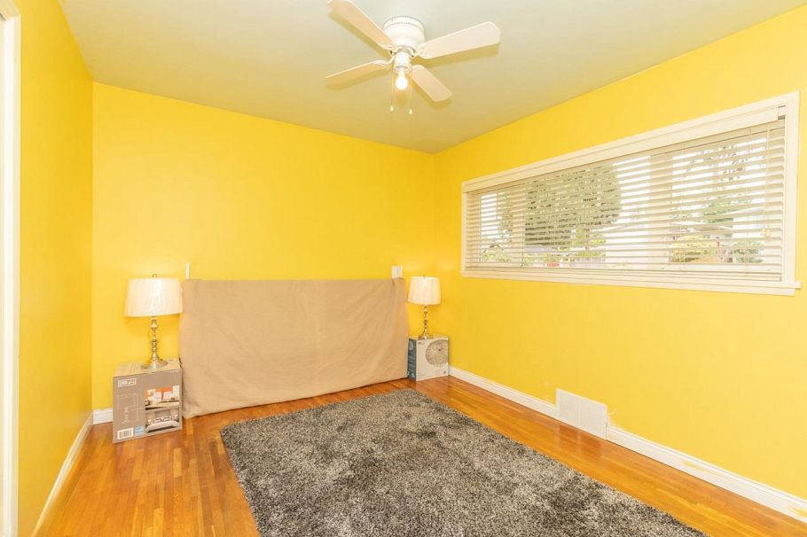 341 W 24th Street North Vancouver, BC - 16