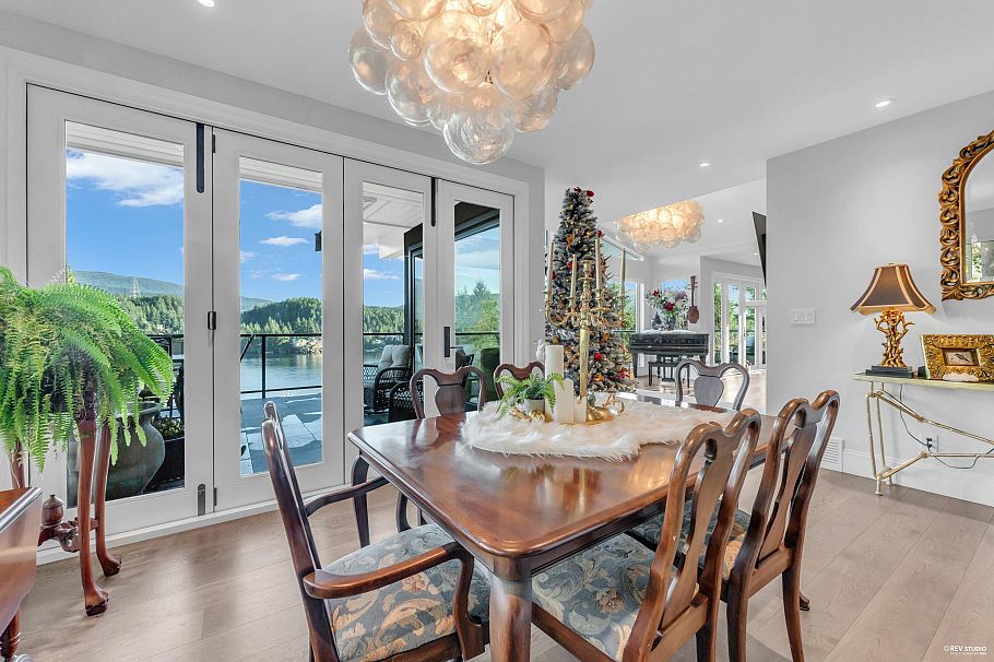 1812 Cardinal Crescent North Vancouver, BC - 11