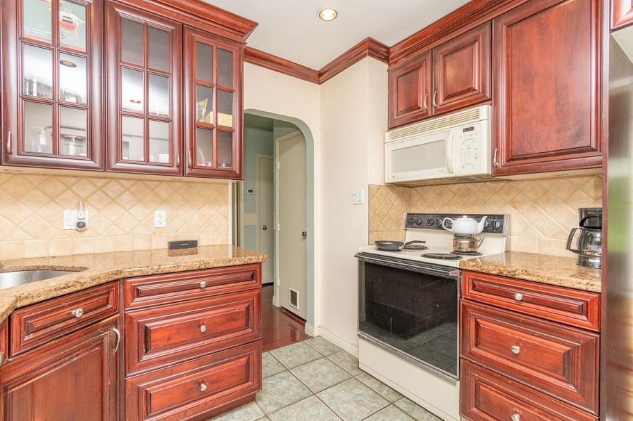 341 W 24th Street North Vancouver, BC - 7