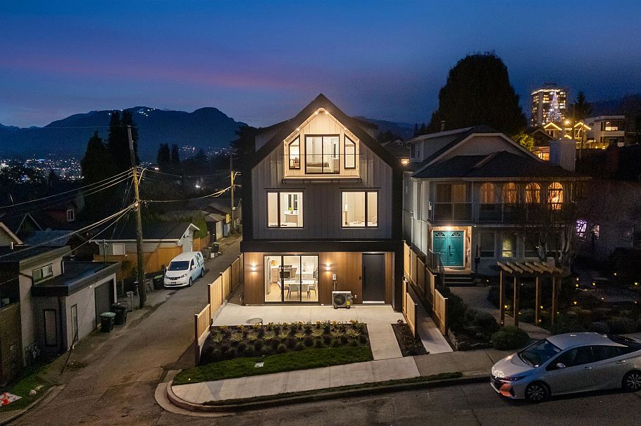 1 3623 Triumph Street Vancouver, BC - 18