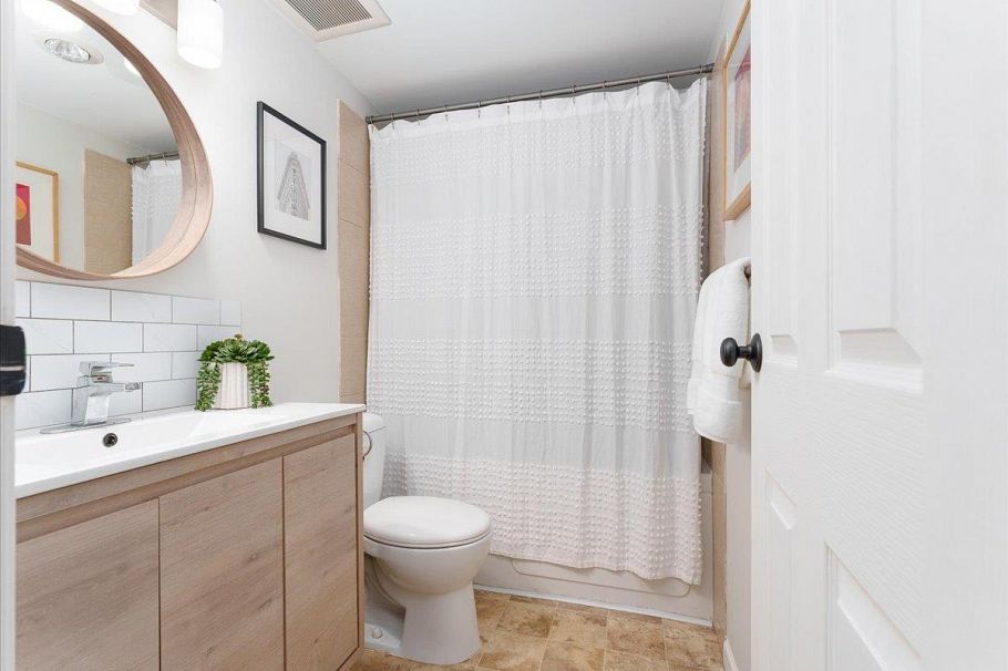 301 155 E 5th Street North Vancouver, BC - 21