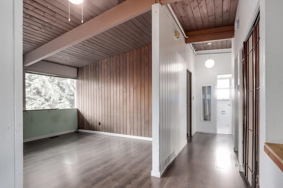 2701 St. Christophers Road North Vancouver, BC - 4